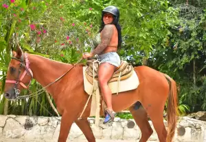 women-with-tatoos-ride-a-horse-in-cancun-atv-tours