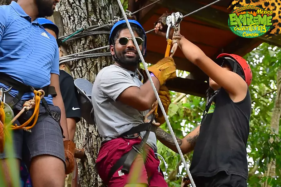 happy-customers-in-extreme-adventure-zip-line-park-in-cancun